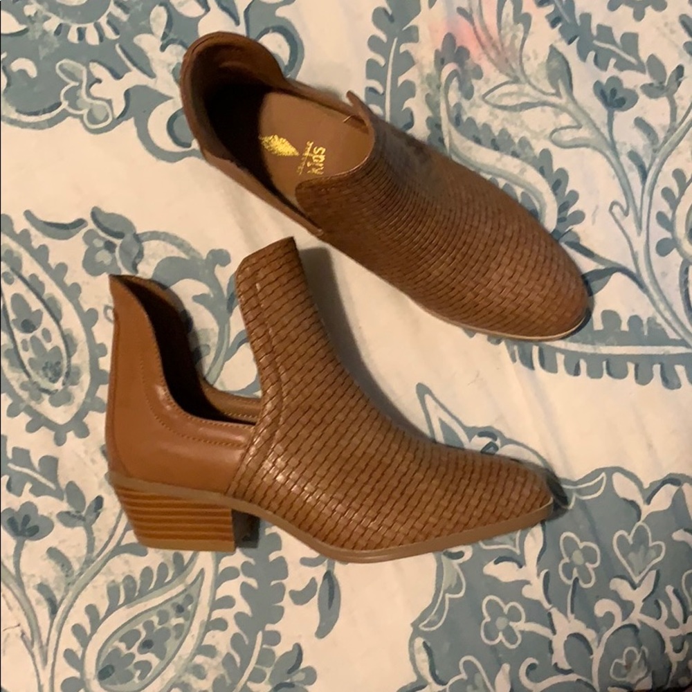 BOOTIES